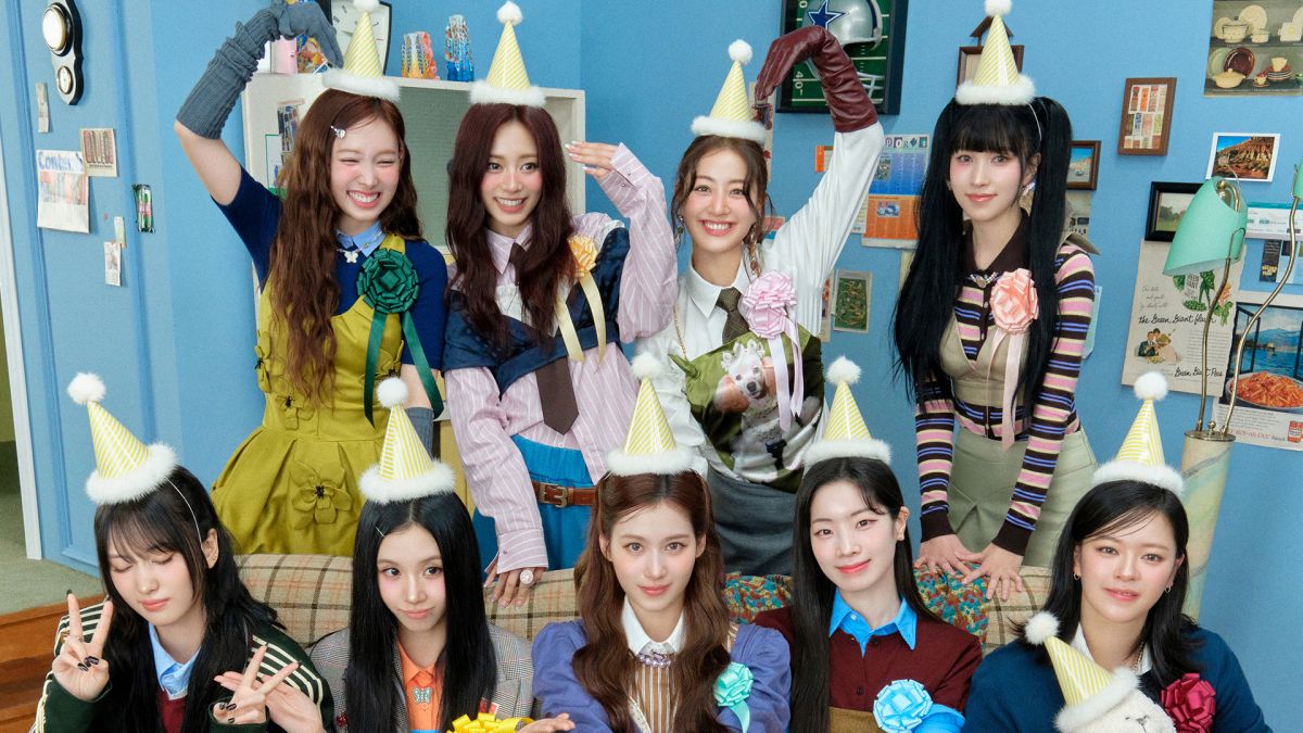 TWICE.jpg